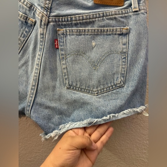 Levi's Women's 501 Original Light Blue Denim Shorts 28 - Picture 8 of 16